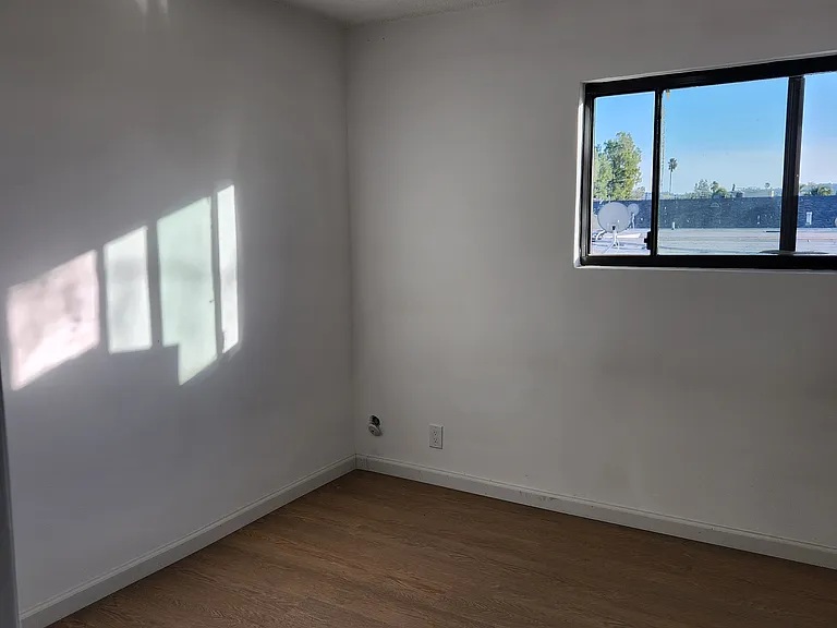 6561 Fulton Ave #14 — Photo 11