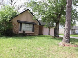 168 Dallas St, Angleton, TX 77515
