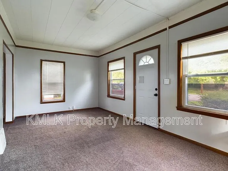 1128 Cordova Ave — Photo 5