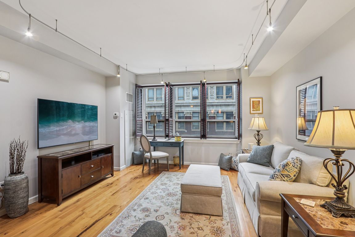 Locust St-1706-013.jpg