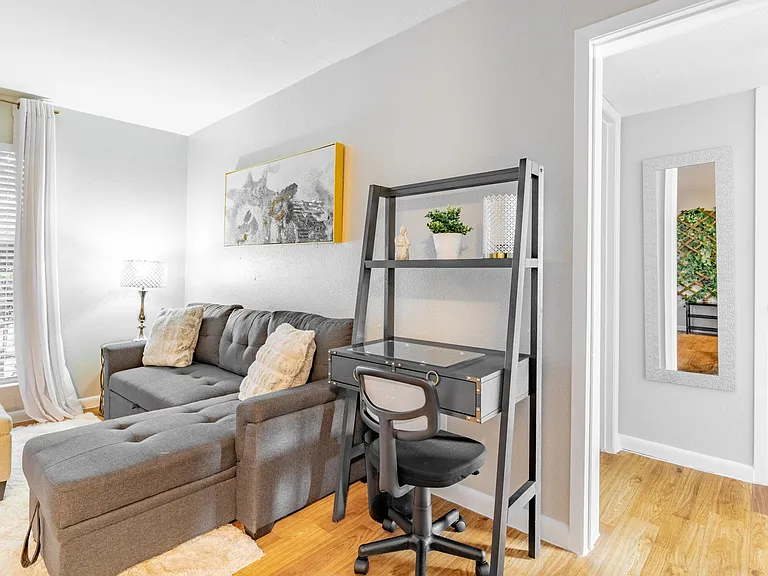 2207 Leon St #101 — Photo 10