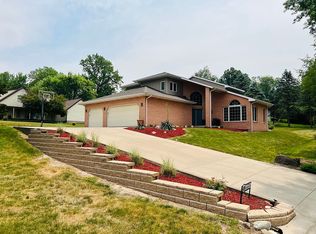 1220 Lakeridge Ct, Danville, IL 61832