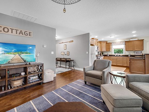 4th image of 403 Gold Leaf Ln