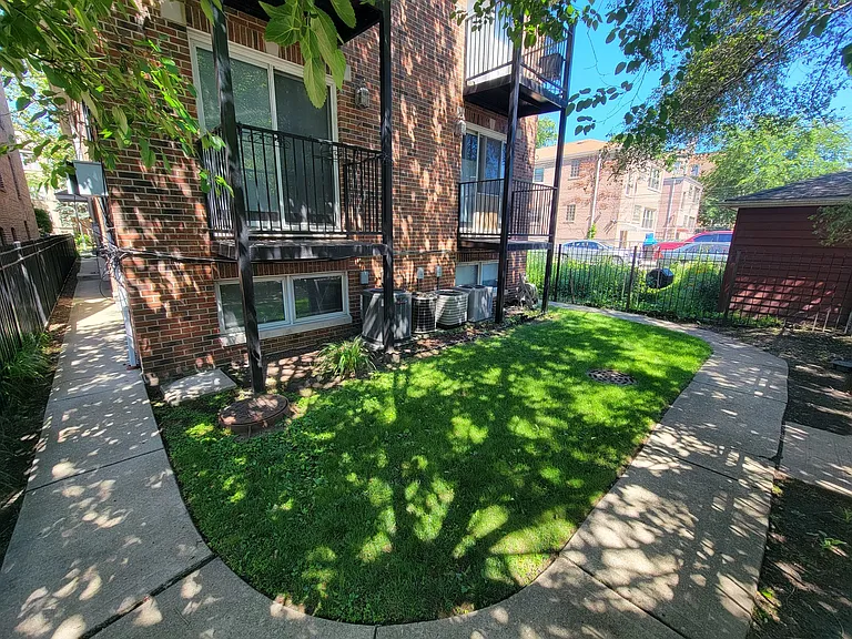7411 N Claremont Ave #2W — Photo 25