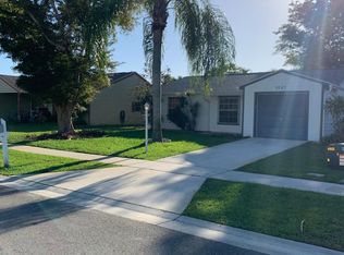 5267 Edgewood Dr, Lake Worth, FL 33467