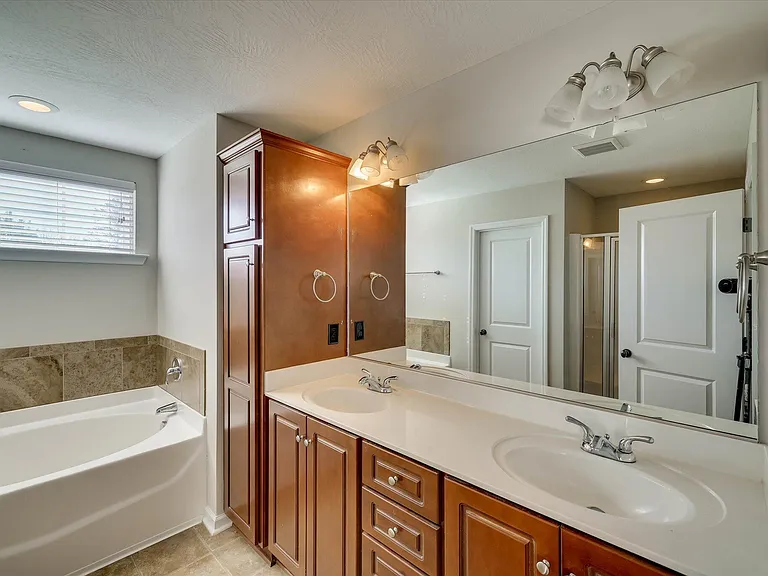 124 Radcliff Dr — Photo 30