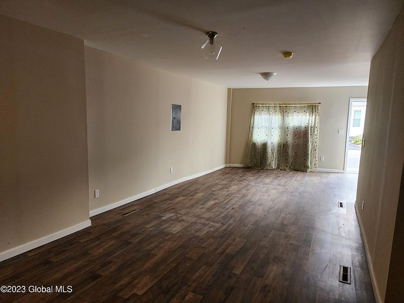 3rd image of 817 Congress Street
