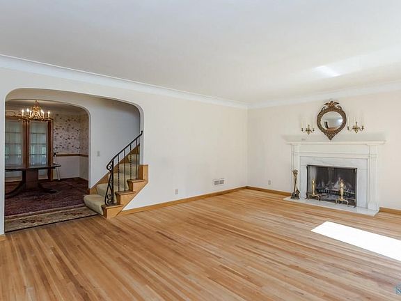 4th image of 2355 Pemberton Dr