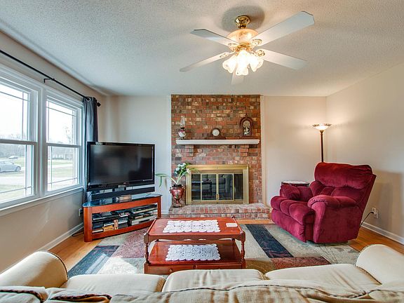 5th image of 200 Suffield Dr