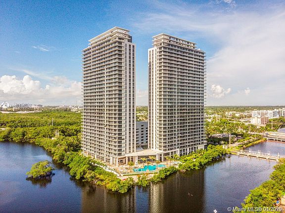 2nd image of 16385 Biscayne Blvd Unit 1803