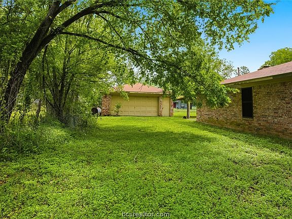 4th image of 706 Mesquite St