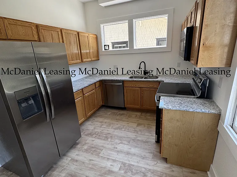530 Peronneau St #1 — Photo 8