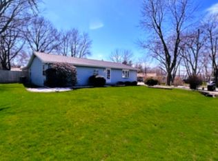 1001 Timber Dr, Mahomet, IL 61853