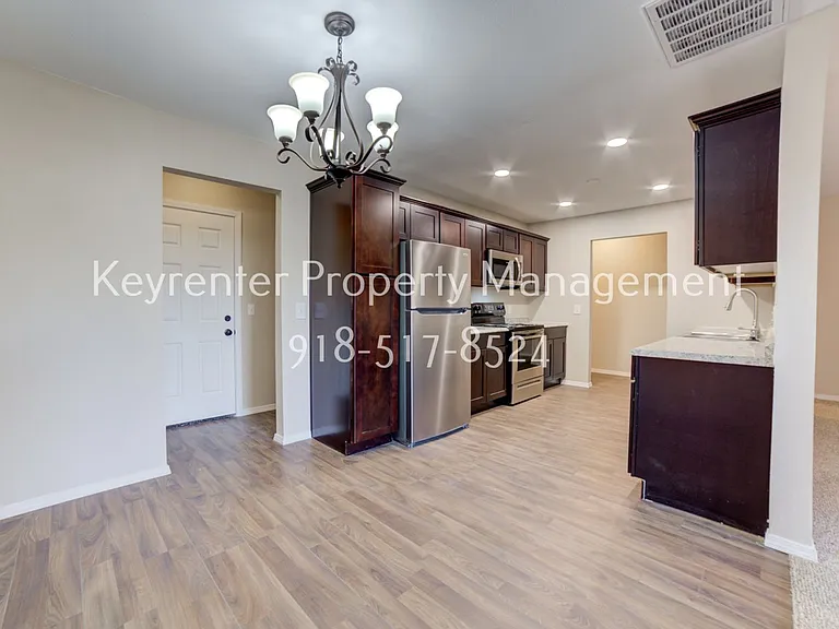 S 79th E Ave Duplex — Photo 29