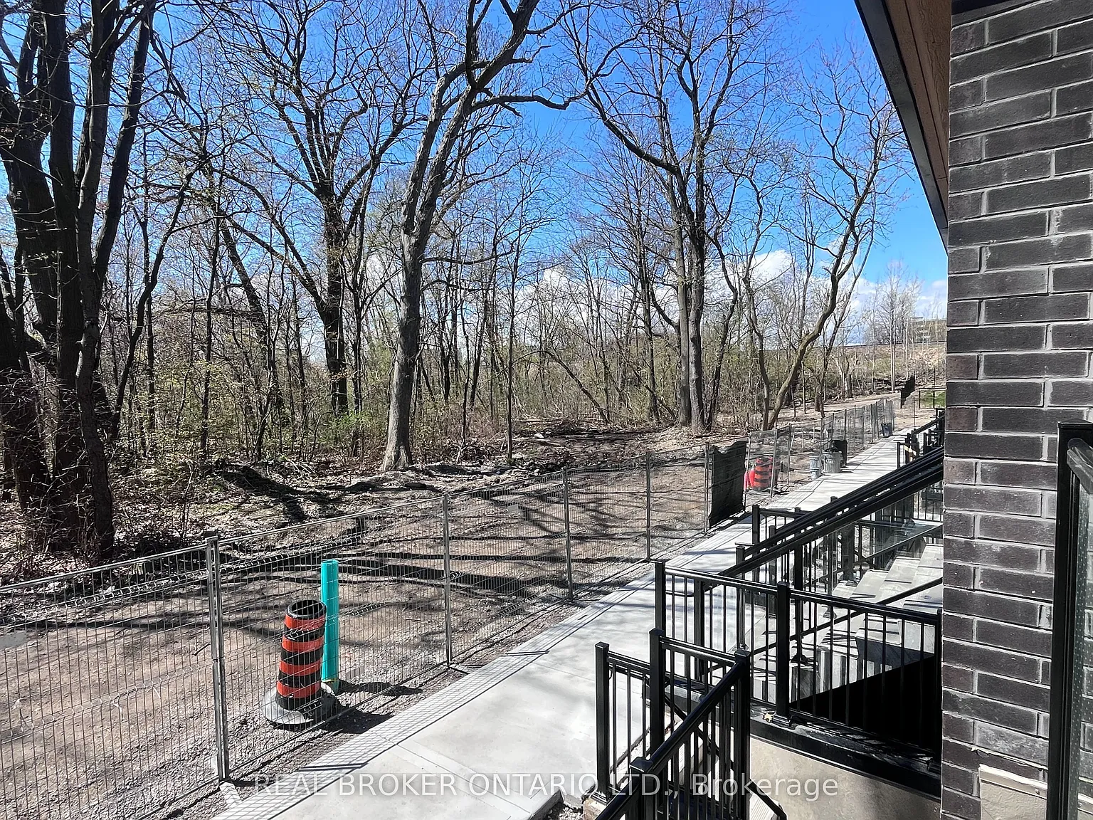 170 Clonmore Dr — Photo 4