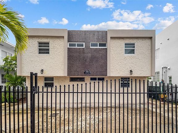 4th image of 326 Ocean Dr APT 6