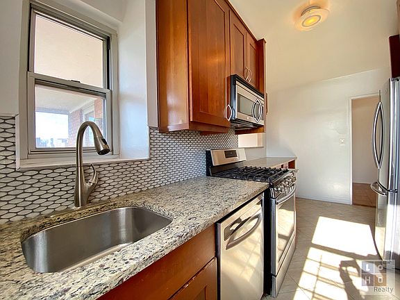 5th image of 453 Franklin D Roosevelt Dr #C1303