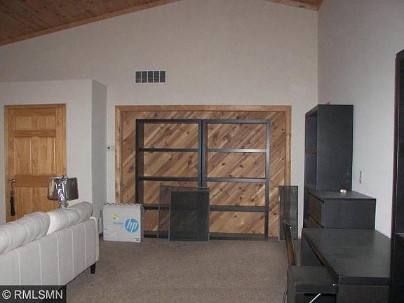 4th image of 24084 Washington Dr
