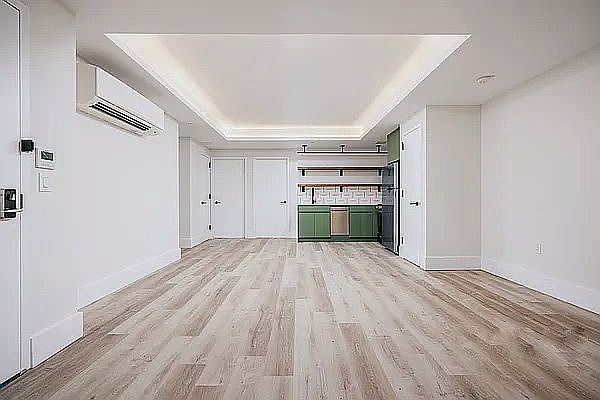 1st image of 1510 Gates Ave #36