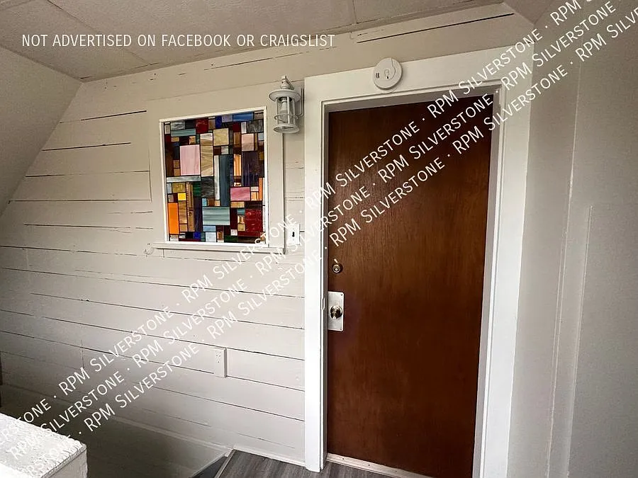 Spacious 1 Bedroom — Photo 2