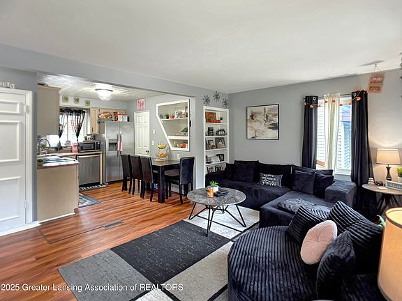 3rd image of 701 E Willard Ave