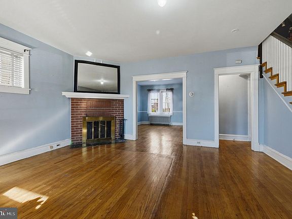 5th image of 511 W 29th St