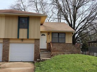 5527 Crest Dr, Kansas City, KS 66106