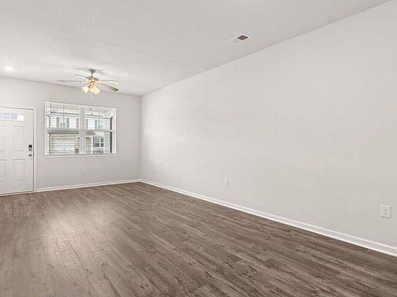 4th image of 687 Quartz Ln