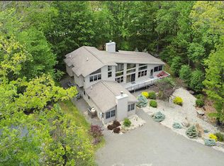 344 Canoebrook Dr, Hawley, PA 18428