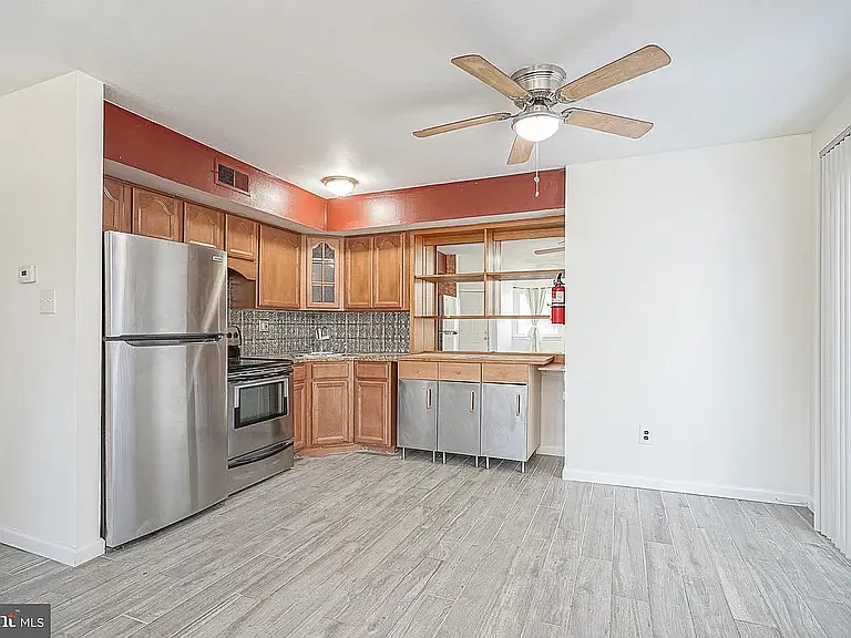 1065 Waldon Ct — Photo 7