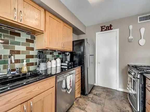 4th image of 6562 Lake Circle Dr