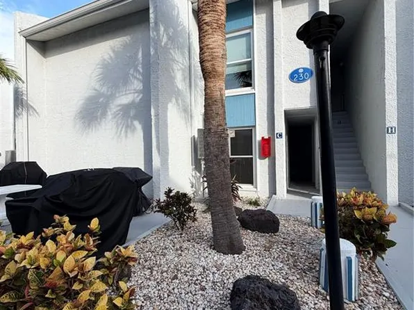 230 Medallion Blvd, Madeira Beach, FL