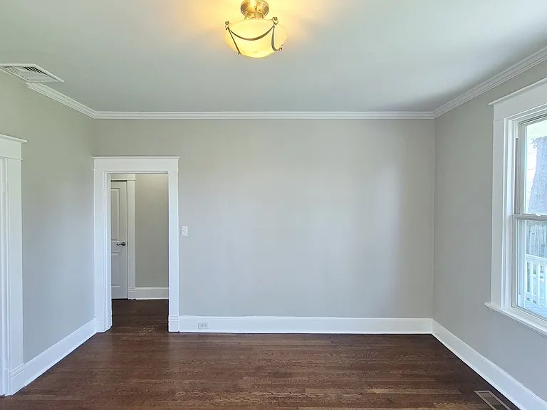 2113 Barton Ave — Photo 10