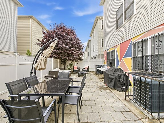 4th image of 149 Bellair Pl