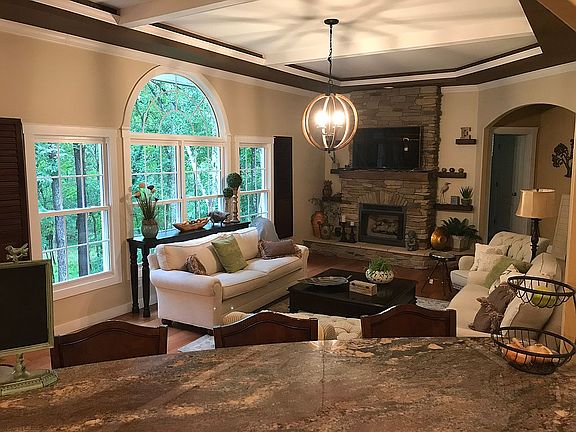 5th image of 612 Lake Vista Dr