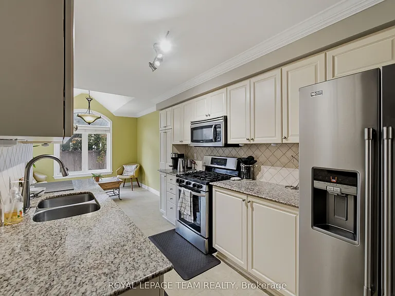 216 Horseshoe Cres — Photo 20