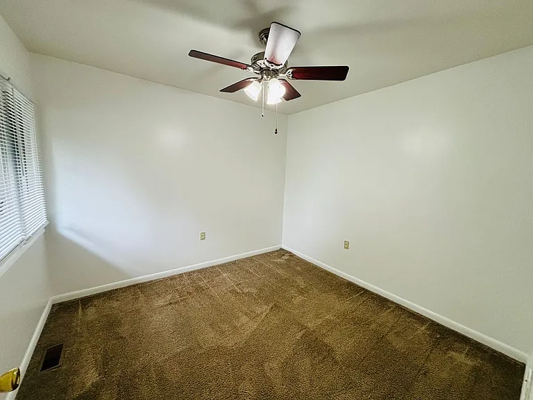 306 Shenandoah Cir — Photo 10