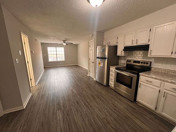4th image of 1800 Labette Manor Dr #4