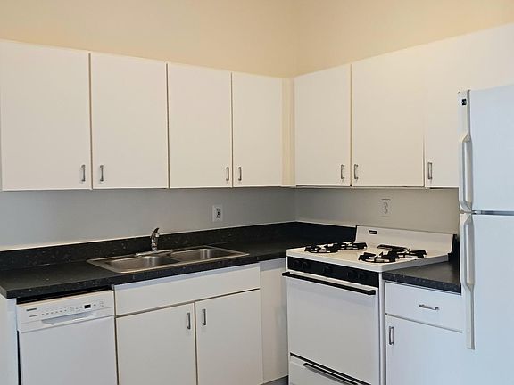 2nd image of 3022 W Wabansia Ave #2