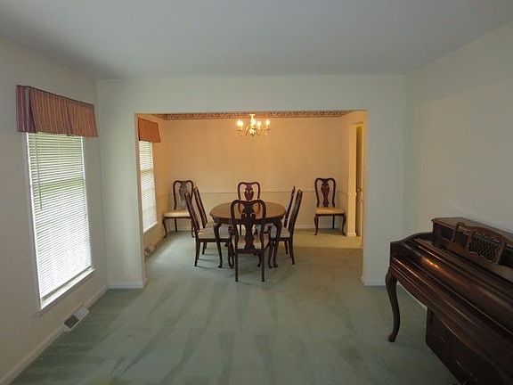 5th image of 428 McKenna Ct