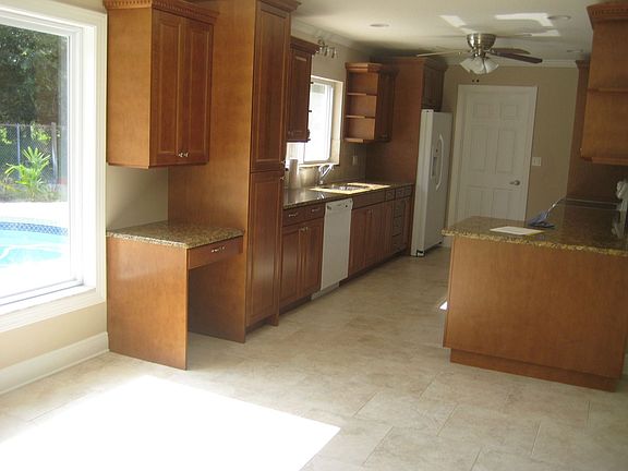 5th image of 14409 Brentwood Dr