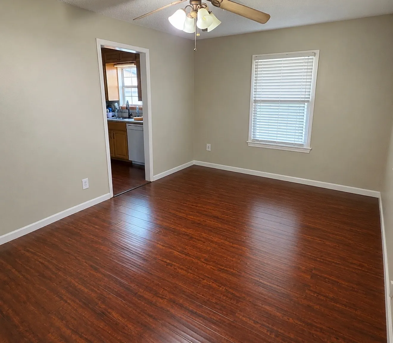 3 bed, 1272 sqft, $1,790 — Photo 1