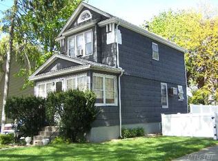 6 Devon St, Lynbrook, NY 11563