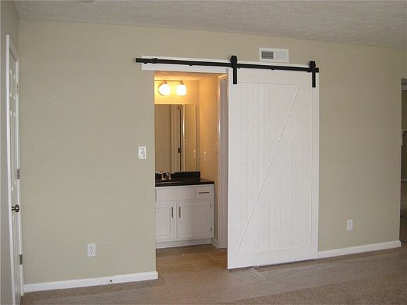 3rd image of 5939 Dunmore Dr