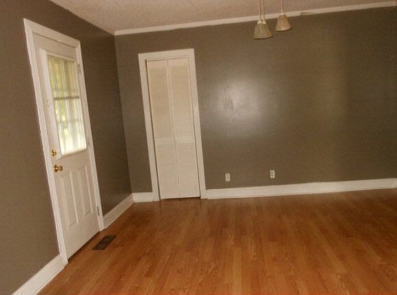 3rd image of 305 Shirley Dr #199