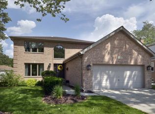 945 N Salem Ave, Arlington Heights, IL 60004