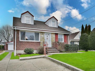 135 Barwick Boulevard, Mineola, NY, 11501