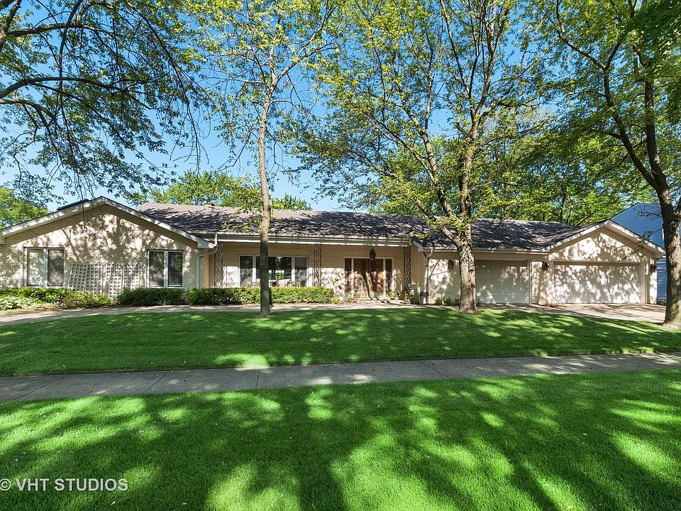 1st image of 320 Earls Ct