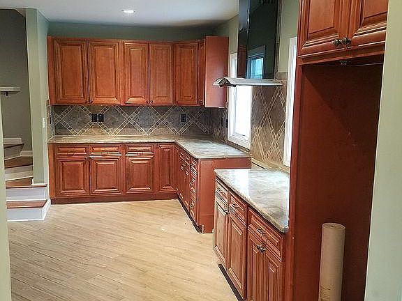 5th image of 1001 Highland St