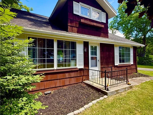 4044 Cedarvale Rd, Syracuse, NY 13215